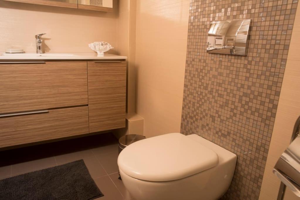 Deluxe Apartment In The Center 칼라마타 외부 사진