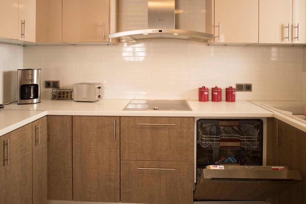 Deluxe Apartment In The Center 칼라마타 외부 사진