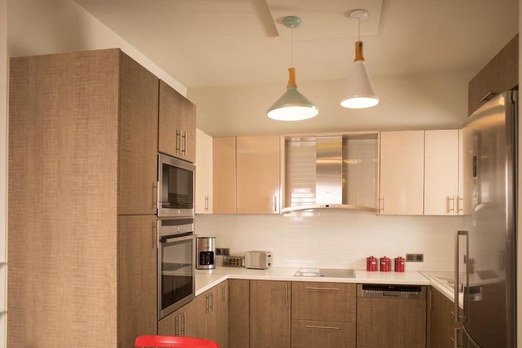 Deluxe Apartment In The Center 칼라마타 외부 사진