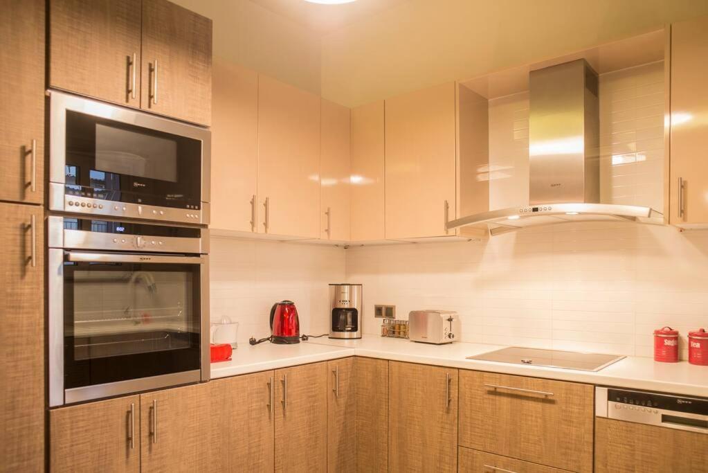 Deluxe Apartment In The Center 칼라마타 외부 사진